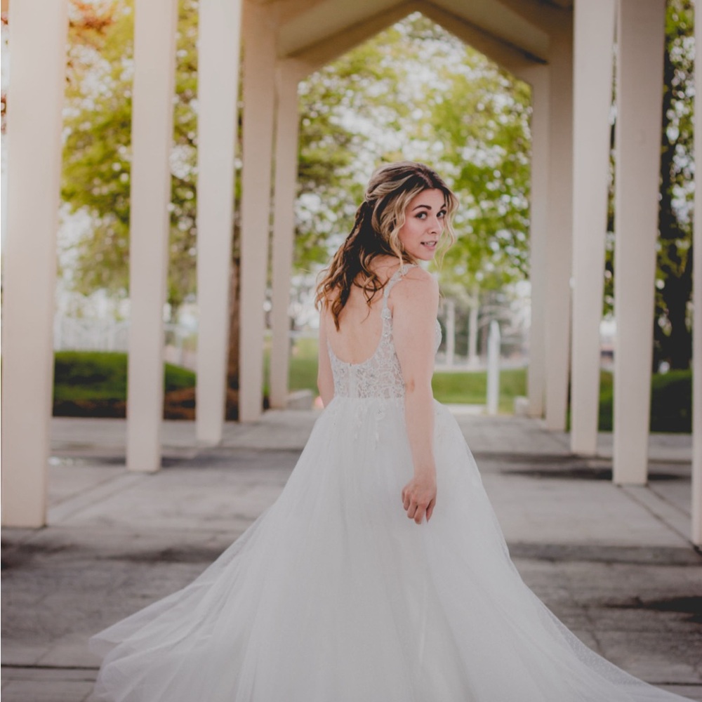Ellie Wilde Ivory Ballgown